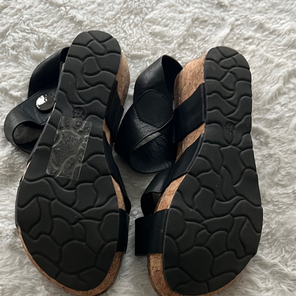 Pierre Dumas Black Cork Wedges - Picture 3 of 3